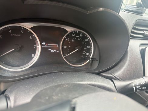 Used 2025 Nissan Versa S w/ Trunk Package FWD image 4