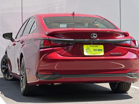 Used 2025 Lexus ES 300h F Sport FWD image 6