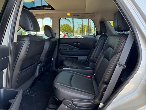 Used 2022 Nissan Pathfinder SL w/ SL Premium Package FWD image 22