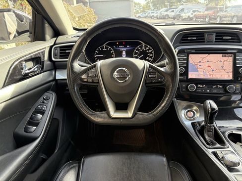 Used 2022 Nissan Maxima SV image 9