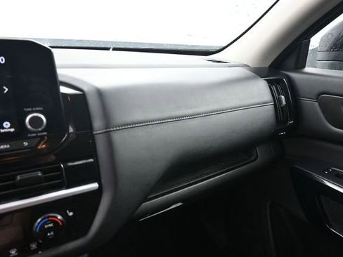 Used 2025 Nissan Pathfinder SV FWD image 21