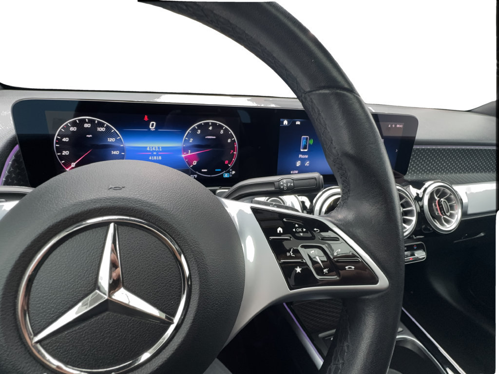 Used 2025 Mercedes-Benz GLB 250 4MATIC image 37