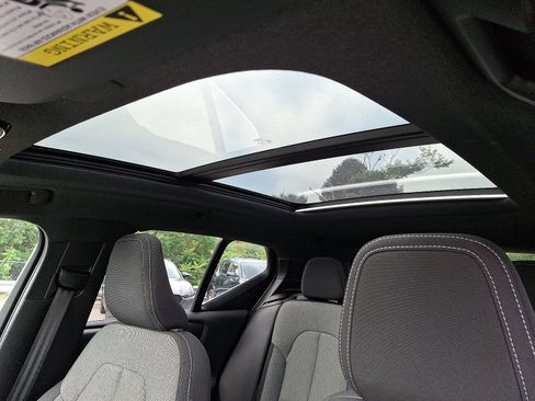 Certified 2025 Volvo XC40 B5 Core image 14