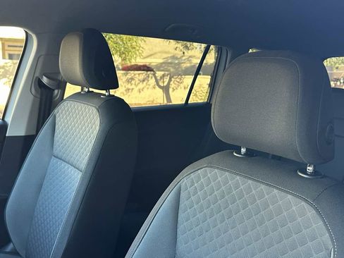 Used 2018 Volkswagen Tiguan S image 10