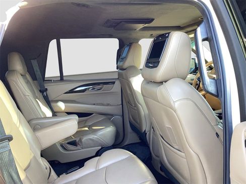 Used 2019 Cadillac Escalade Platinum image 19