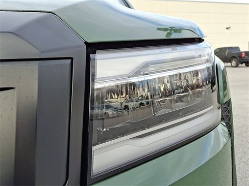 Certified 2025 Nissan Frontier PRO-4X w/ Tow Package image 12