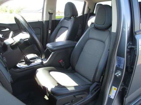 Used 2022 Chevrolet Colorado Z71 AWD/4WD image 19