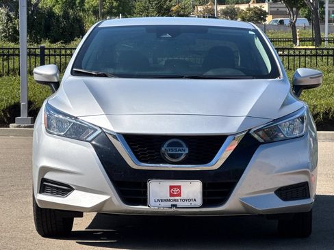 Used 2021 Nissan Versa SV FWD image 9