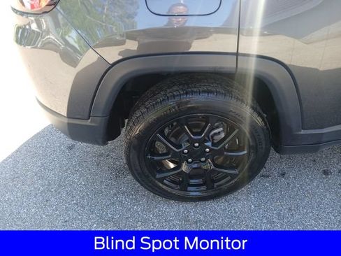 Used 2023 Jeep Compass Latitude AWD/4WD image 11