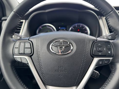 Used 2019 Toyota Highlander XLE AWD/4WD image 20