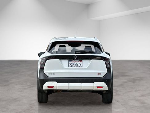 Used 2025 Nissan Kicks SR w/ SR Premium Package FWD image 5