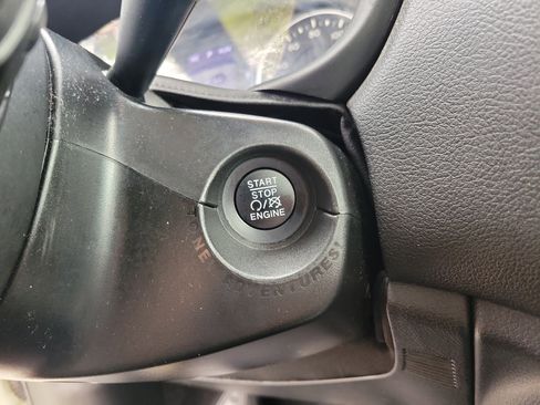 Used 2018 Jeep Renegade Latitude w/ Cold Weather Group image 16