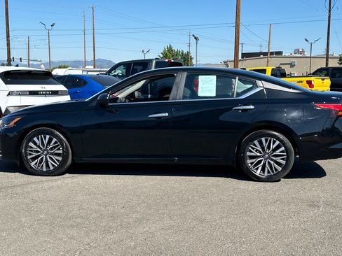Used 2025 Nissan Altima 2.5 SV FWD image 8