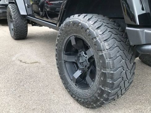Used 2014 Jeep Wrangler Unlimited Rubicon w/ Connectivity Group AWD/4WD image 12