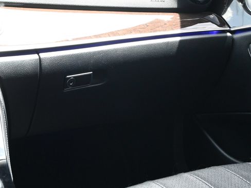 Used 2017 Mercedes-Benz E 300 image 9