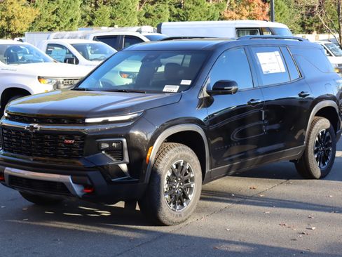 New 2026 Chevrolet Traverse Z71 w/ Enhanced Driving Package AWD/4WD image 3