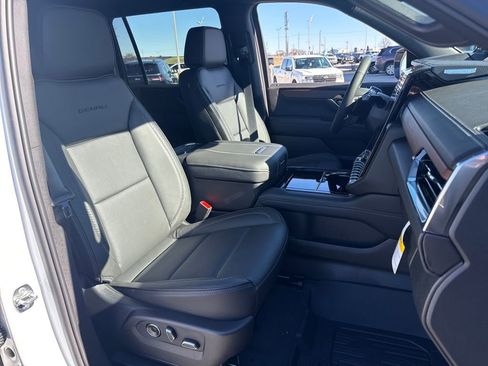 New 2026 GMC Yukon XL Denali w/ LPO, Floor Liner Package AWD/4WD image 12