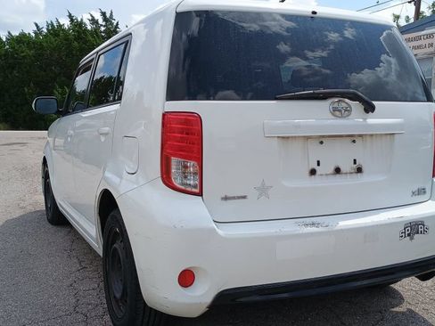 Used 2013 Scion xB FWD image 2