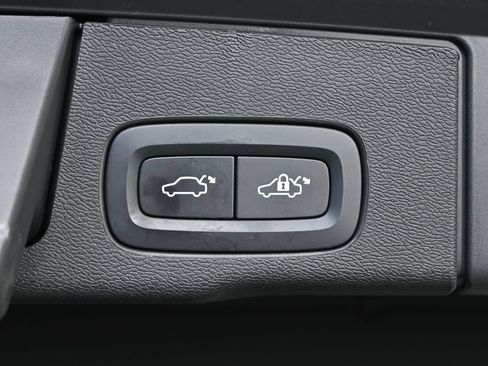 Used 2023 Volvo XC60 B5 Plus w/ Climate Package FWD image 31