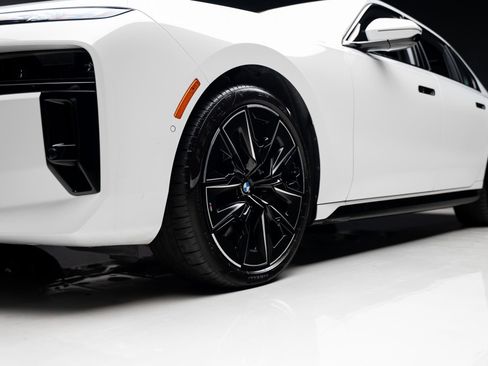 Used 2024 BMW 760i xDrive image 77