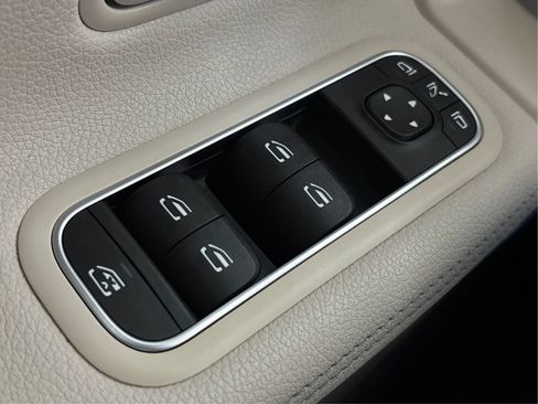 Used 2022 Mercedes-Benz CLA 250 4MATIC image 42