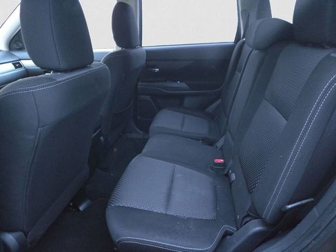 Used 2018 Mitsubishi Outlander AWD image 15