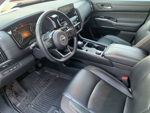 Used 2022 Nissan Pathfinder SL image 11