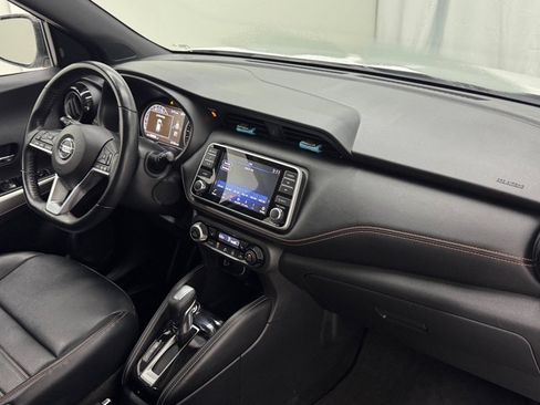 Used 2019 Nissan Kicks SR w/ SR Premium Package FWD image 25
