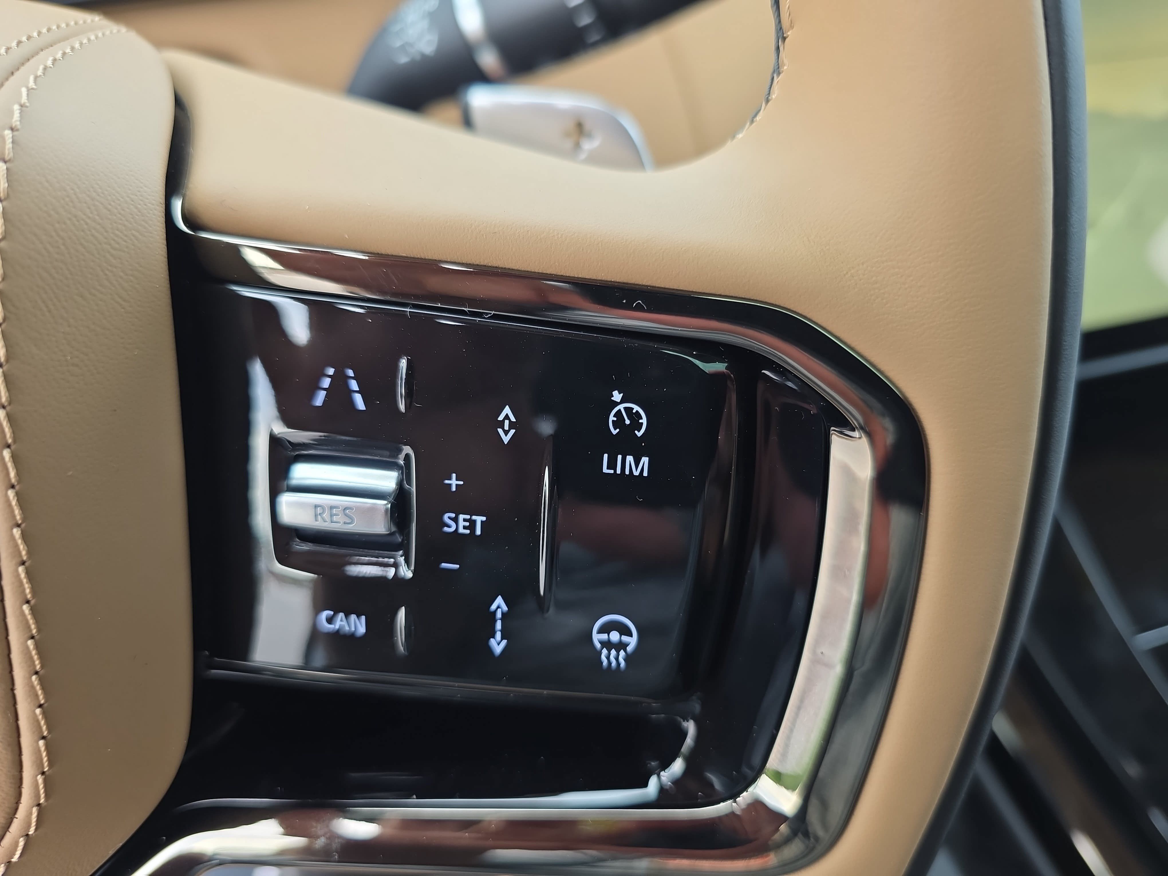 New 2026 Land Rover Range Rover Sport Dynamic SE AWD/4WD image 19