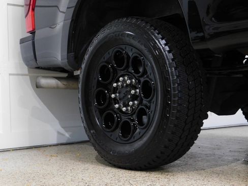 Used 2022 Ford F250 Lariat w/ Black Appearance Pkg image 9