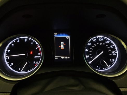 Used 2018 Toyota Camry LE image 23