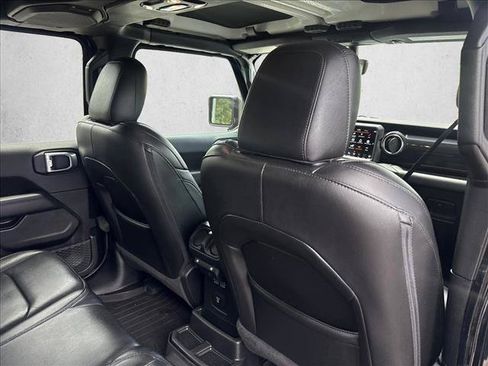 Used 2023 Jeep Wrangler Unlimited Sahara AWD/4WD image 22