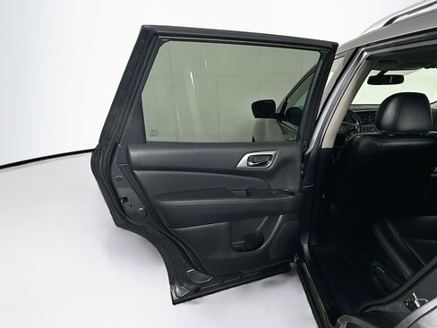 Used 2019 Nissan Pathfinder SL w/ Cargo Package image 25