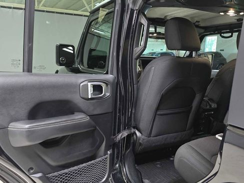 Used 2019 Jeep Wrangler Unlimited Sahara image 19