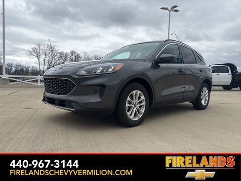 Used 2020 Ford Escape SE image 1