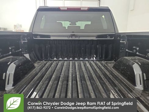 Used 2025 GMC Sierra 1500 SLT AWD/4WD image 30