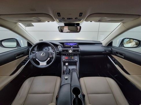 Used 2018 Lexus IS 300 AWD image 23