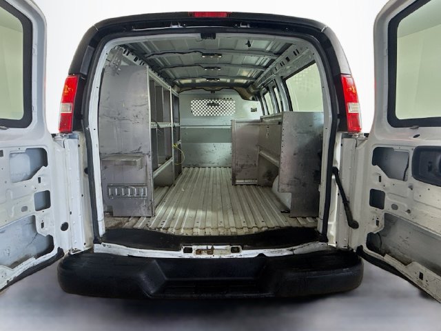 Used 2017 Chevrolet Express 2500 RWD image 28