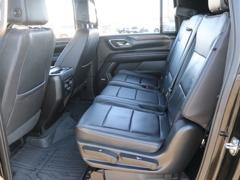 Used 2023 Chevrolet Suburban LT image 28