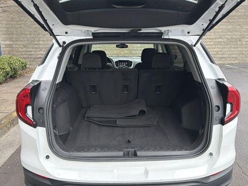 Used 2024 GMC Terrain SLE image 18