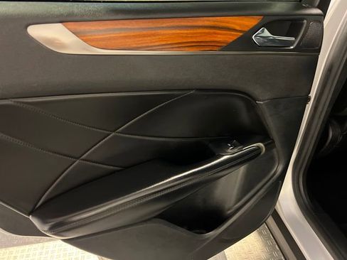 Used 2017 Lincoln MKC Reserve image 18