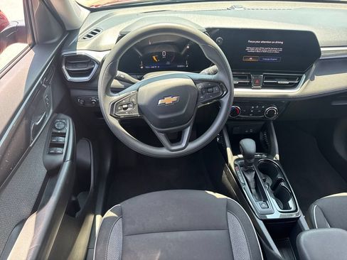 Used 2025 Chevrolet TrailBlazer LT AWD/4WD image 15