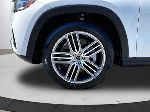 Used 2025 Mercedes-Benz GLS 450 4MATIC image 34