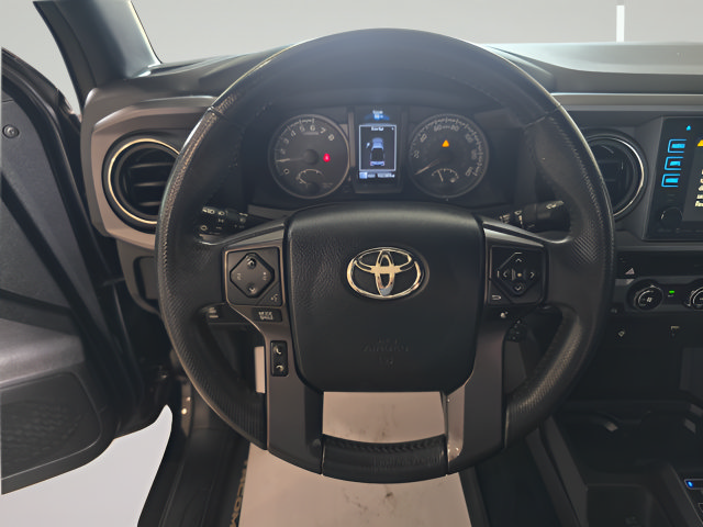 Used 2017 Toyota Tacoma TRD Sport w/ Tow Package (A/T) AWD/4WD image 14