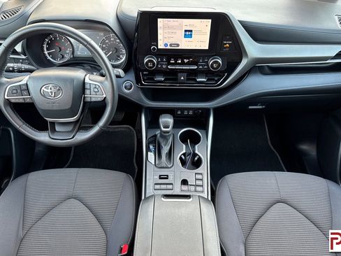 Used 2024 Toyota Highlander LE image 17