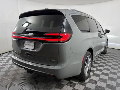 Used 2021 Chrysler Pacifica Pinnacle image 11