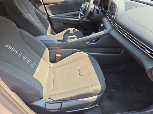Used 2023 Hyundai Elantra SEL FWD image 17