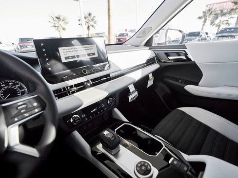 New 2025 Mitsubishi Outlander SE image 40