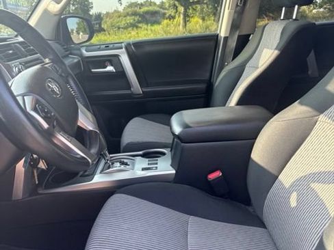 Used 2016 Toyota 4Runner SR5 AWD/4WD image 10