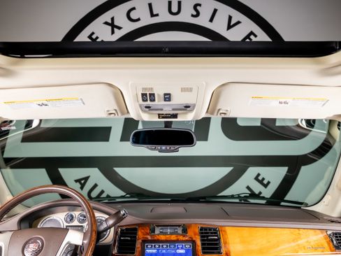 Used 2014 Cadillac Escalade Platinum image 9